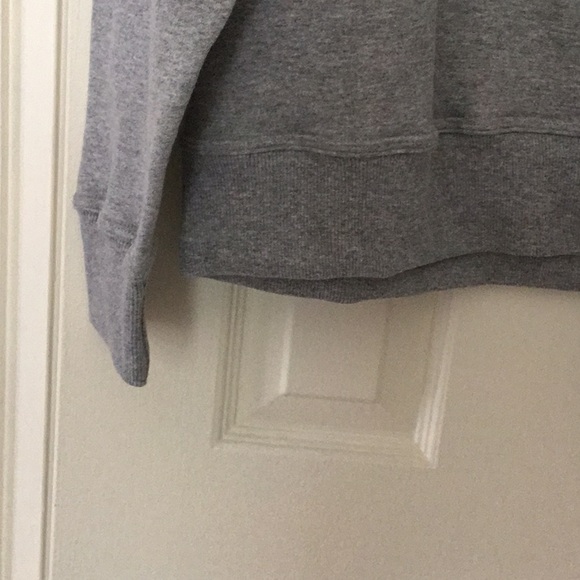 NWT Champion logo sweater - Picture 4 of 7